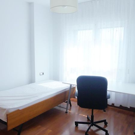 Apartamento Luminoso, Funcional Y Amplio En Zona Hospitalaria Pamplona Exterior photo